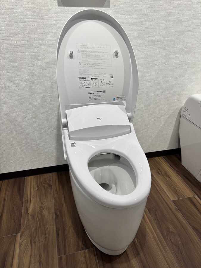 LIXIL ベーシアハーモL3G ショールーム展示機(ななめ(便座を開けた状態))